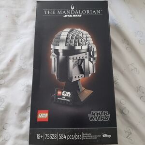 LEGO Star Wars The Mandalorian Helmet Set